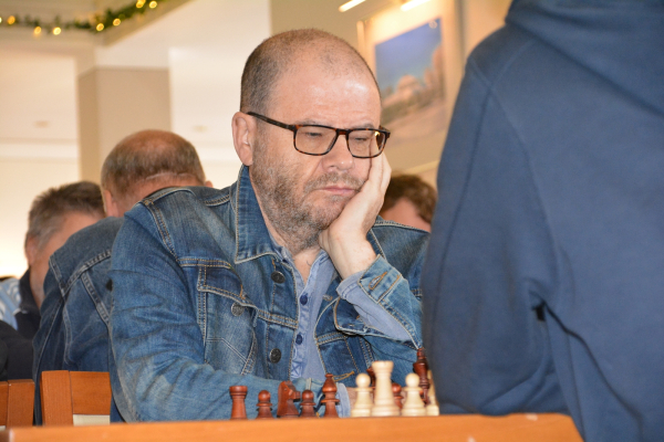 GM Sergey Kalinitschew