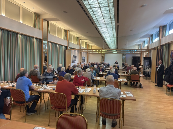 Das Teilnehmerfeld im Hotel Kaiserhof Heringsdorf; Foto: Martina Sauer