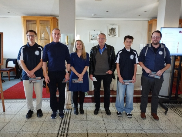 Plätze 1-6, v.l.n.r.: 1. Piotr Zaręba, 2. FM Hendrik Reichmann, 3. GM Elisabeth Pähtz, 4. GM Thomas Pähtz, 5. Filip Pawlicz und 6. Robert Zentgraf; Foto: Anja Wilke