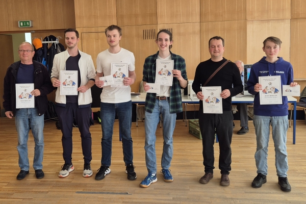 Foto der Preisträger, v.l.n.r.: 6. Michael Schulz, 20. Maurice Murken, 2. Paul Kallweit, 1. Fabian Walz, 3. Christoph Hornych, 3. Maximilian Peilert; Foto: Sven Helms