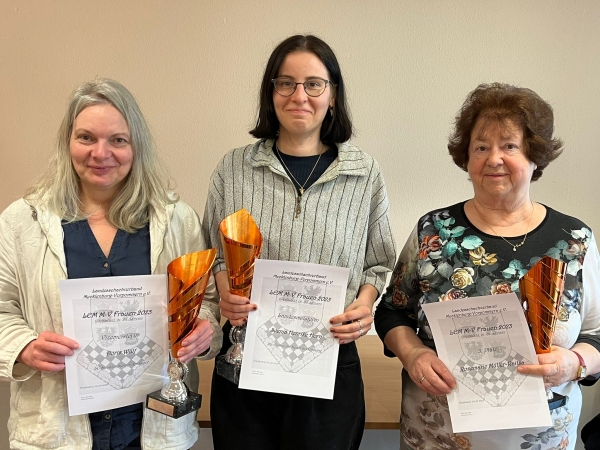 Frauen (v.l.n.r.): Vizemeisterin Doris Wulf (SC Mecklenburger Springer), Landesmeisterin Svenja Henrike Horn (SG Eintracht Neubrandenburg), 3. Rosemarie M�ller-Raitza (SSC Rostock 07)