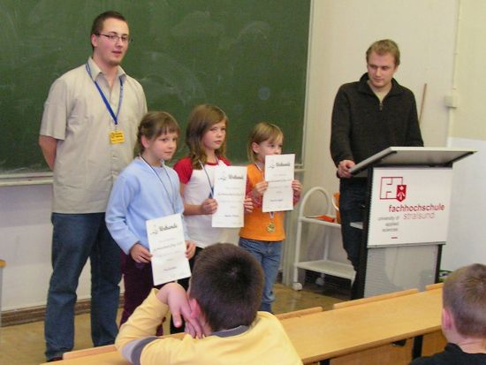 WK VI M�dchen (v.l.n.r.:)  3. Platz: Tina Schreiber(GS Kargow), 2. Platz: Sanne H�bner (GS Ostseeblick), 1. Platz: Daniela Eggert (GS Ostseeblick)